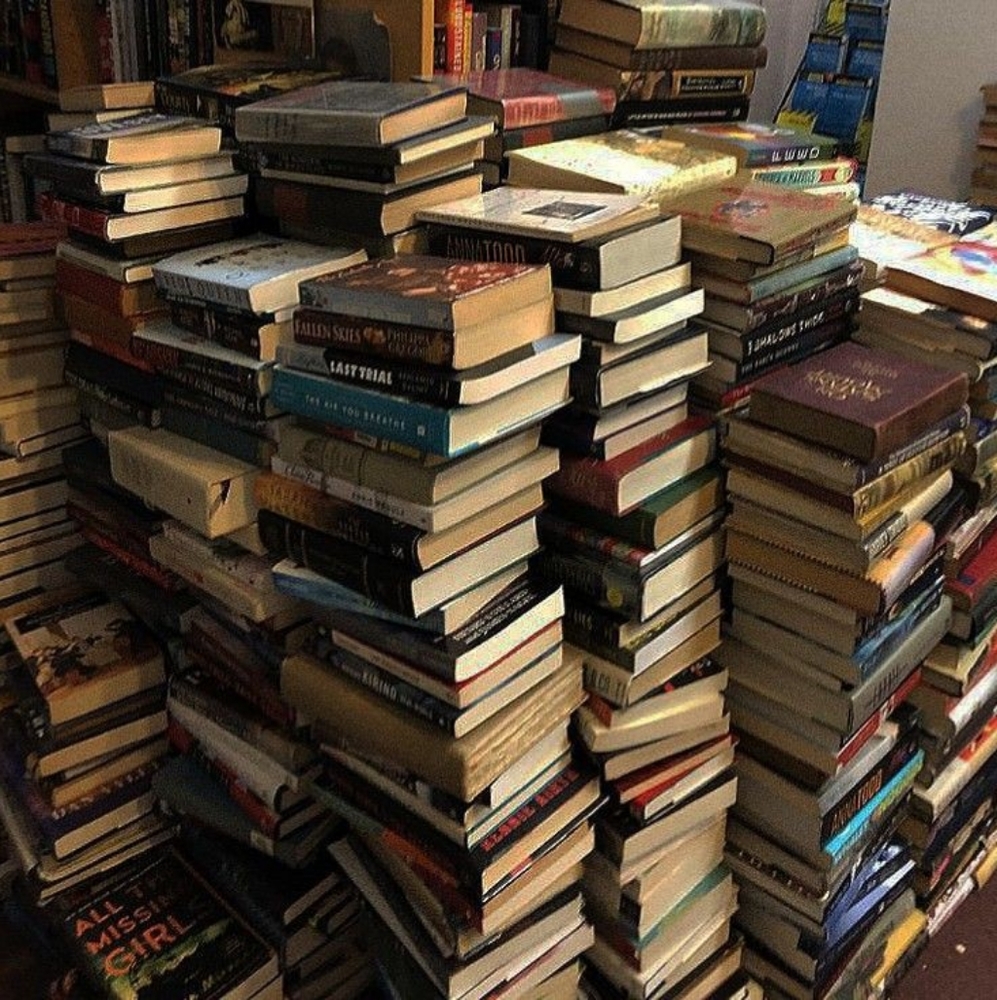 Mystery box of books - 5-10 books